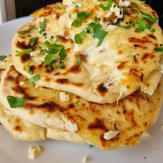 Garlic/ Cheese Naan